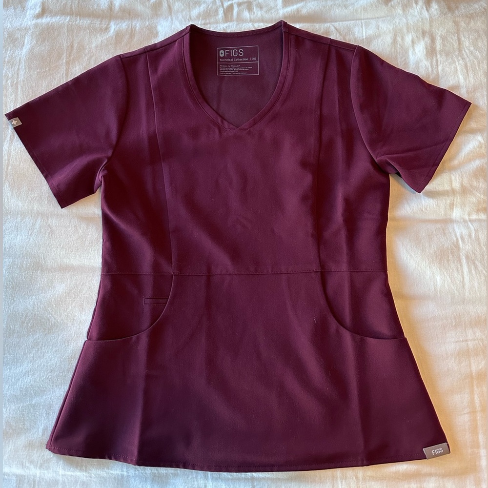 Brand New Figs Women’s Extra Small Scrub Top - Burgundy